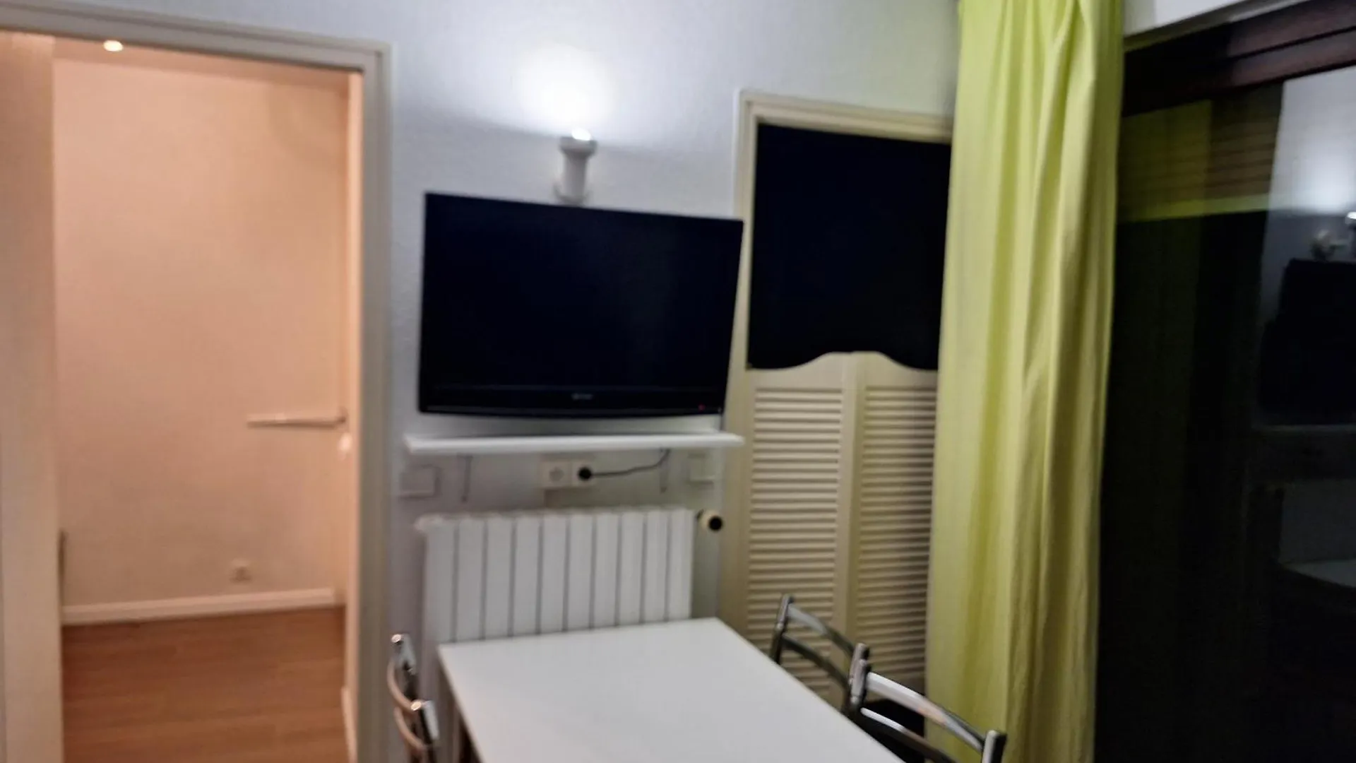 Apartment Charmant Studio Au Calme Dans Le Parc Thonon-les-Bains
